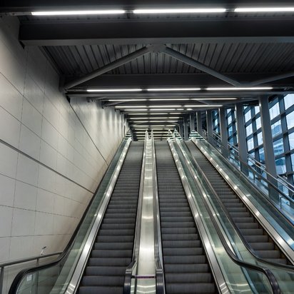 Vraag inspectie aan Roltrappen in een openbaar gebouw die periodiek gekeurd moeten worden.