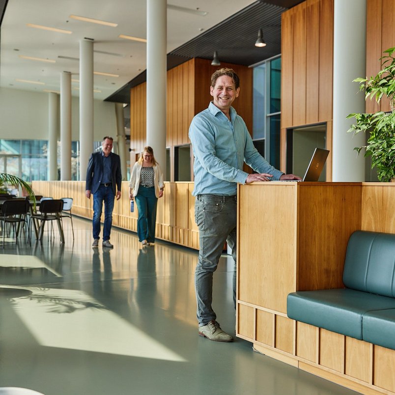 Neem contact op met TÜV NORD Medewerker van TÜV NORD staat klaar om contactvragen te beantwoorden op kantoor.