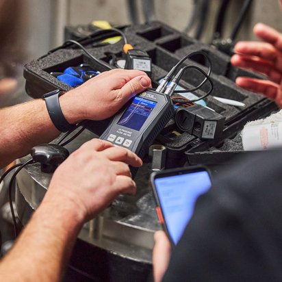 Vraag een offerte aan bij TÜV NORD voor WBDA Gebruiksfase Inspecteur voert met een meetinstrument een functionele meting uit aan technische apparatuur tijdens de gebruiksfase, ter beoordeling van veiligheid en correcte werking.