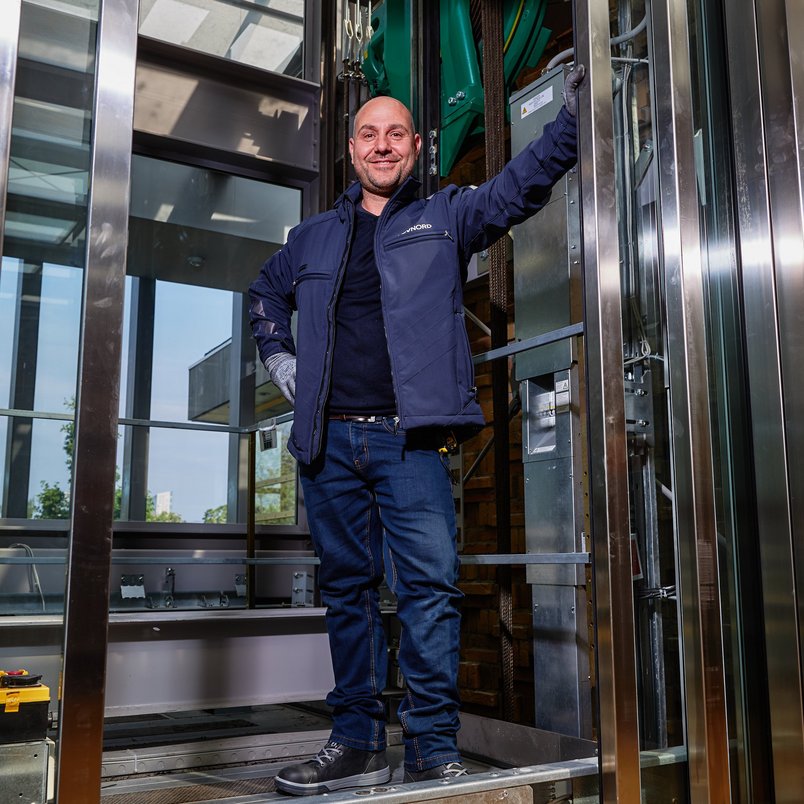 Contact opnemen met TÜV NORD Medewerker van TÜV NORD staat klaar om contactvragen telefonisch te beantwoorden.